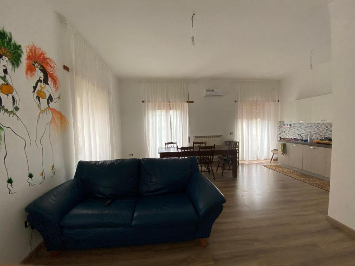 La Casa Di Gianfry Leilighet Paola Eksteriør bilde
